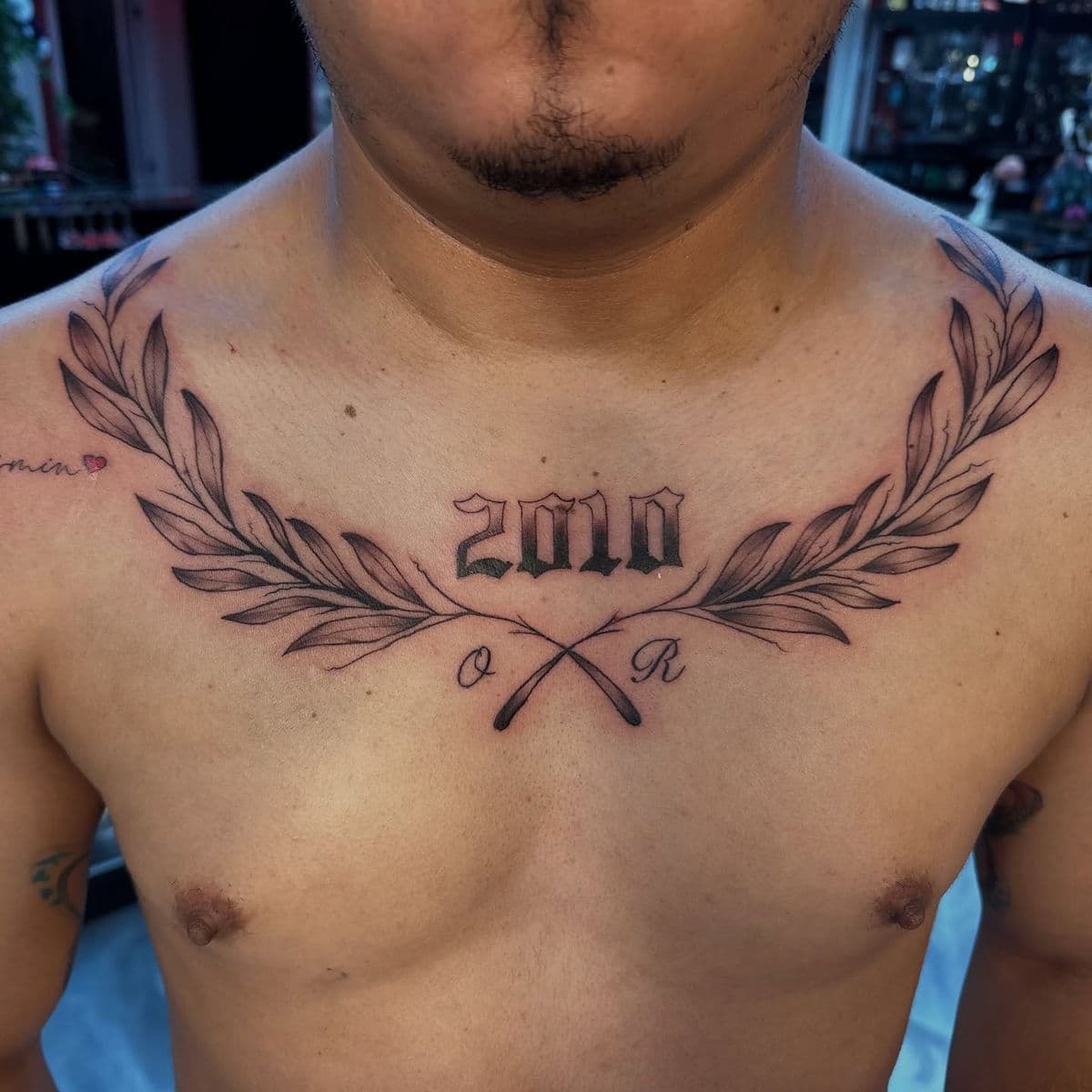 2010 date with olive laurel wreath chest piece
